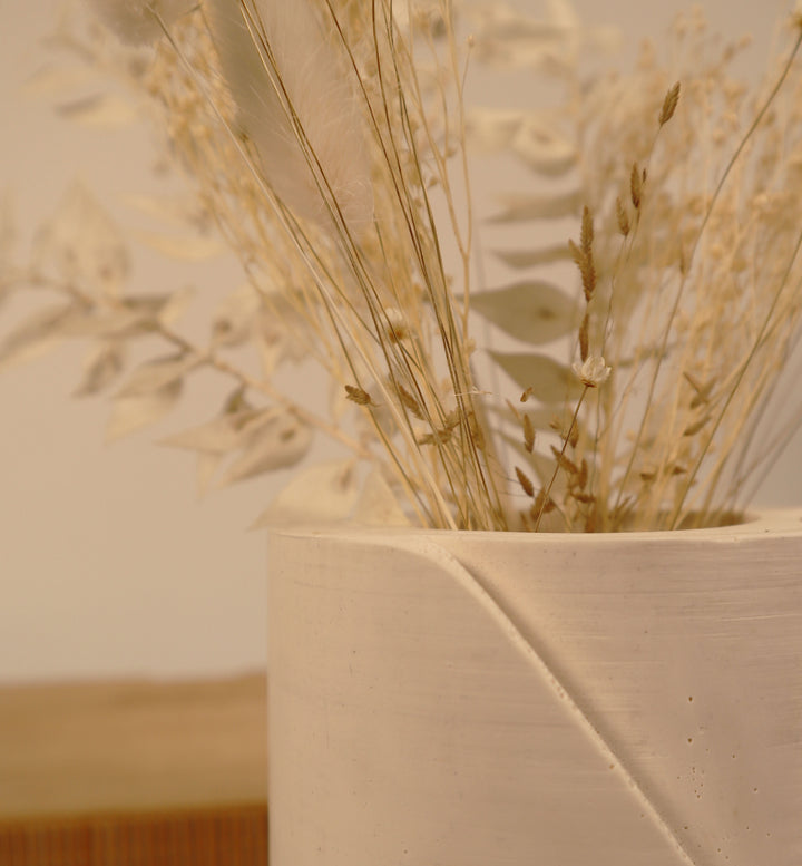 Honora Face Motif Vase - Broxle