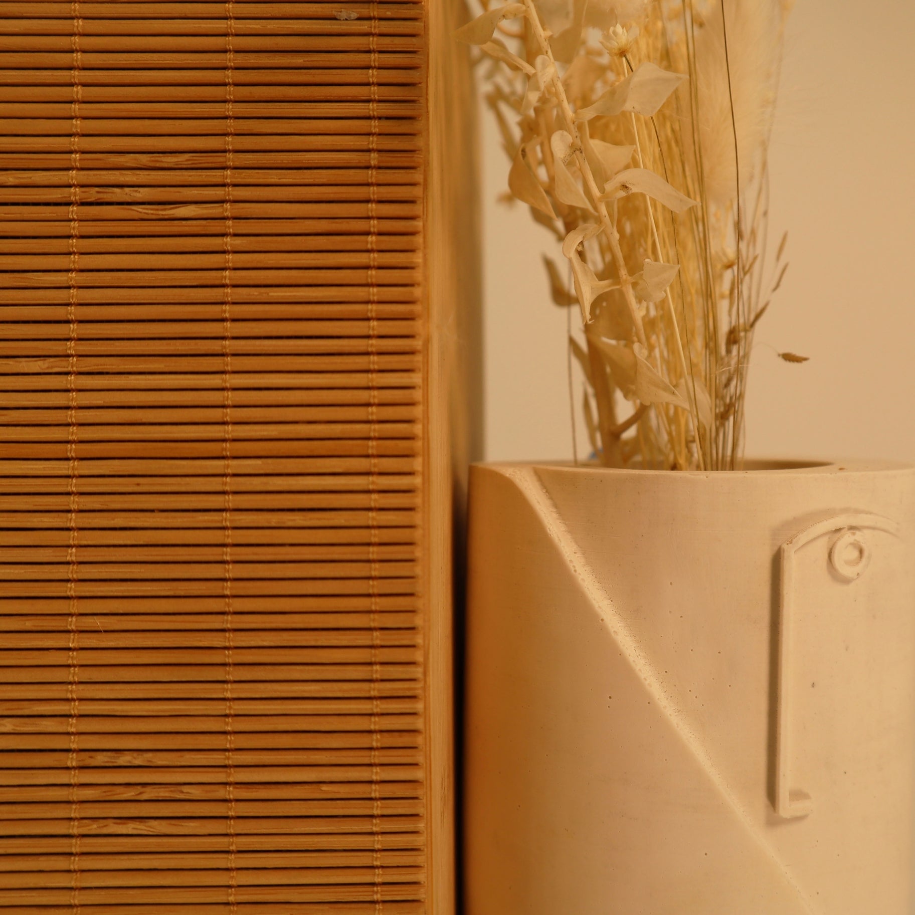 Honora Face Motif Vase - Broxle