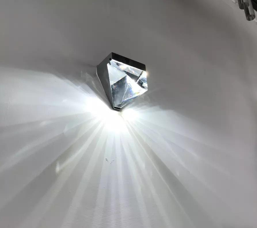 Veda - Modern Crystal Wall Sconce - Broxle