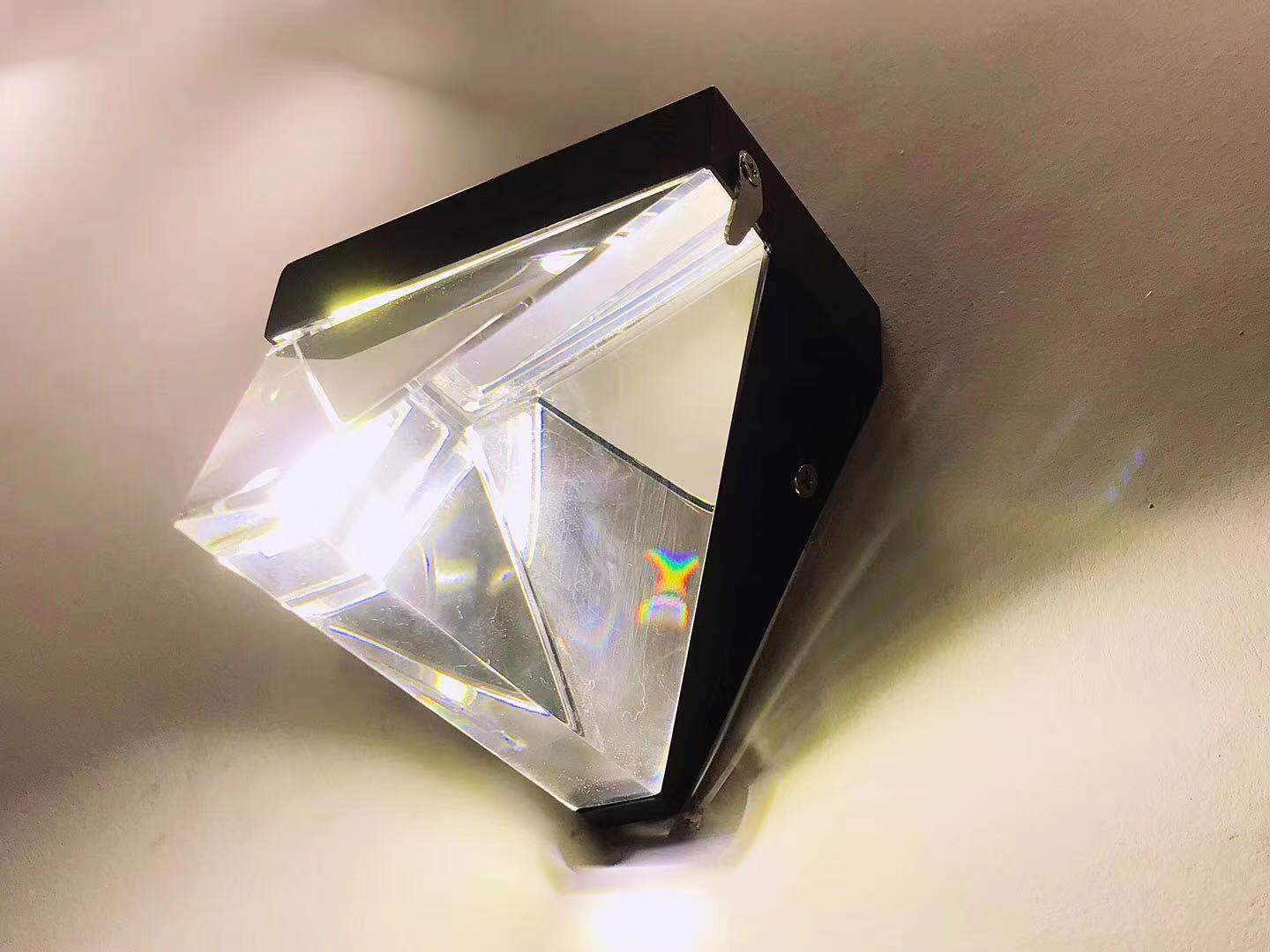 Veda - Modern Crystal Wall Sconce - Broxle