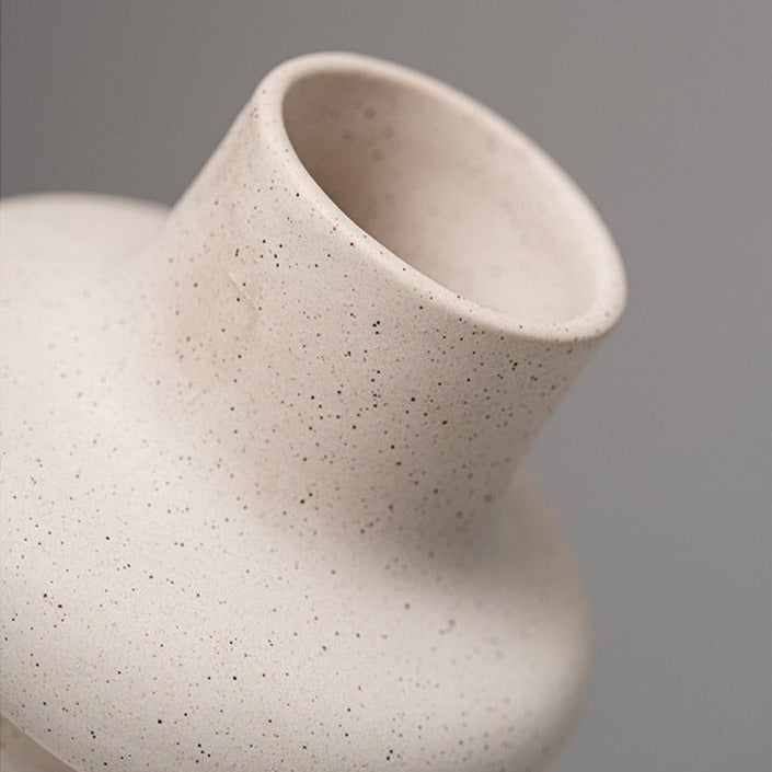 Bibury Beige Ceramic Vase - Broxle
